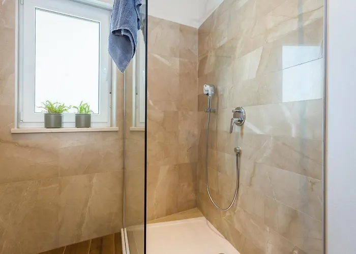 Leonardo וילה Vrznaveri